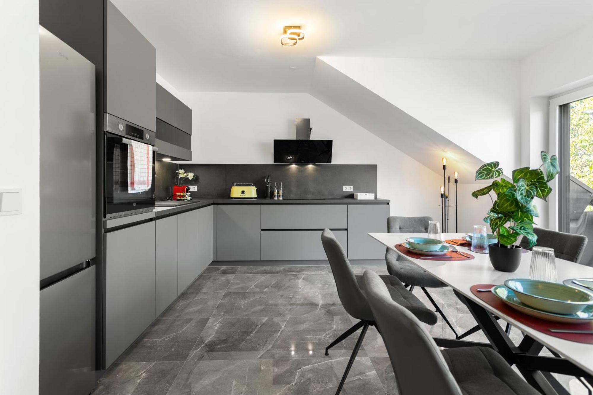 Lit Living Deluxe Woerth - Parking - Box Spring - Bbq - Balcony *